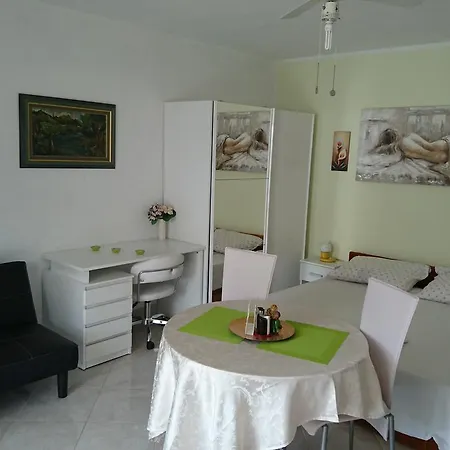 Panorama Apartment *